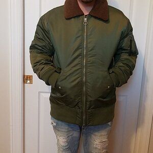 NEW -- GUY LAROCHE HOMME MILITARY GREEN JACKET, Size Medium
